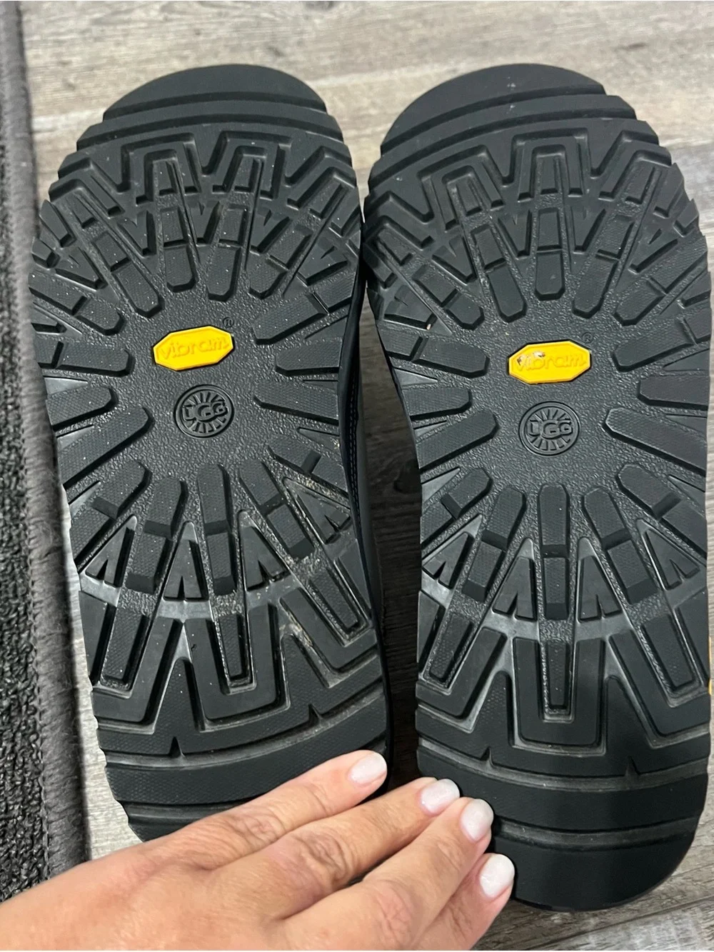 UGG Tasman Reflective Men's Silver Slip-On Quilted Collar with Black Vibram Sole